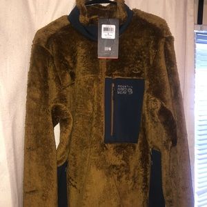 Men’s mountain hardware (monkey fleece half zip). Size medium. Never worn.